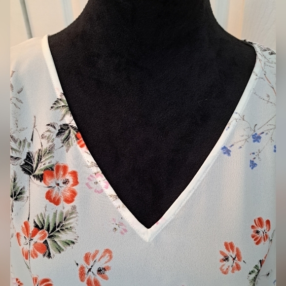 CeCe Floral Tunic/Blouse With Tied Sleeves    XXL - Picture 2 of 7